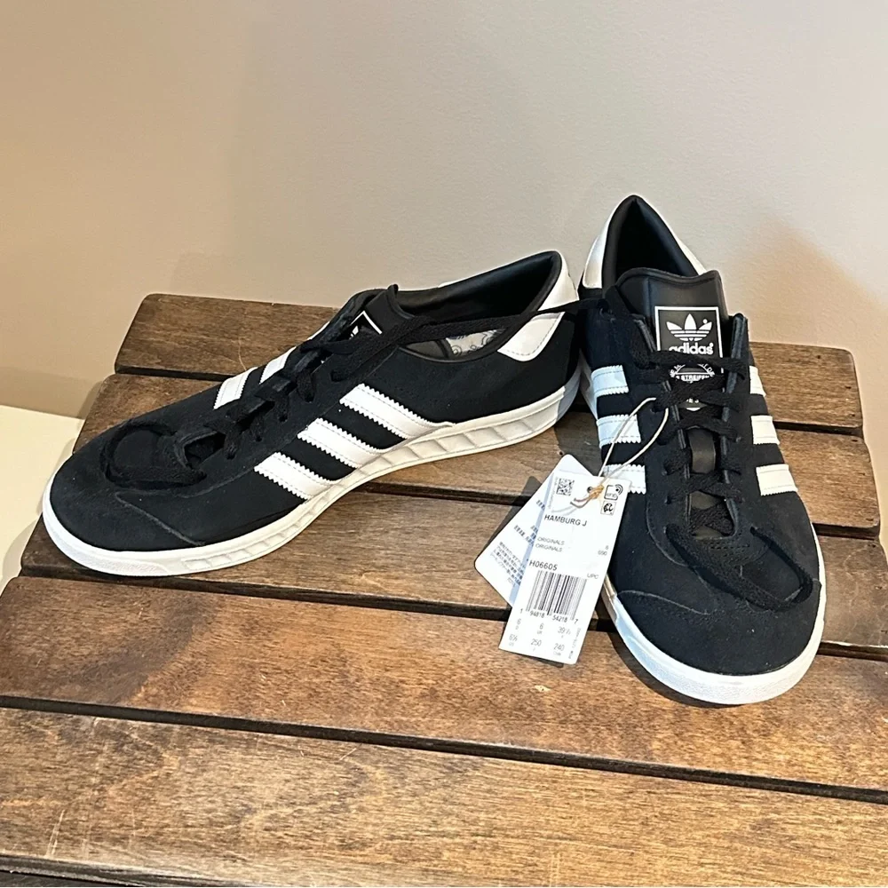ADIDAS Hamburg Unisex Women's size 8 1/2 & Men's size 6 1/2 Black & White NEW🖤🤍👟
